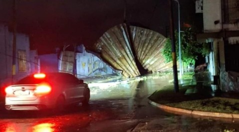 Posible cola de tornado dejó un desastre de daños en Gral Rodríguez