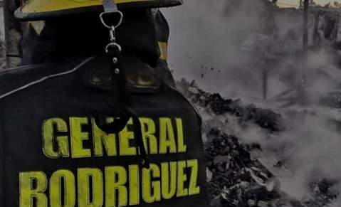 Sirenas de bomberos retumban en toda la ciudad en la recorrida de los festejos por su d&iacute;a: los recorridos barriales