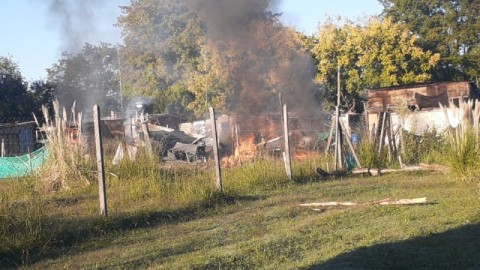 Les robaron y quemaron la casa y piden ayuda desesperadamente: "No nos quedó nada"