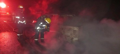 Una camioneta qued&oacute; envuelta en llamas en la Ruta 6