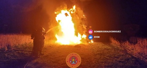 Incendio de maquinaria agrícola en una zona rural de General Rodríguez
