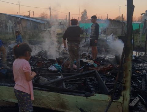 Familia perdió todo en un incendio y pide ayuda urgente