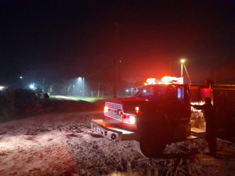 Susto en Los Naranjos por incendio en el tendido eléctrico