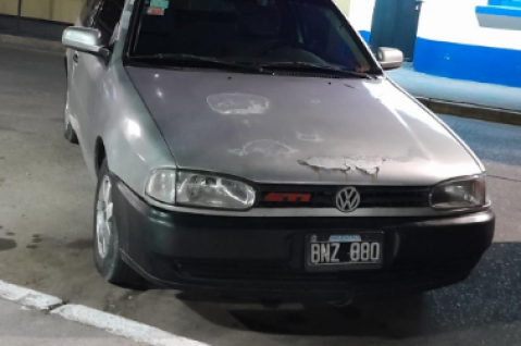 Estacionó su auto frente al club Vicente López y se lo robaron