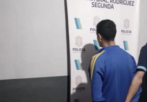 Locura en Altos del Oeste: le rob&oacute; a una mujer el celular y atac&oacute; a un vecino que se neg&oacute; a compr&aacute;rselo