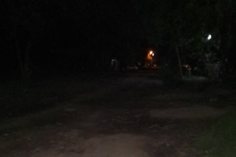 Delincuentes abrieron los dos vehículos de una familia del barrio Los Viveros