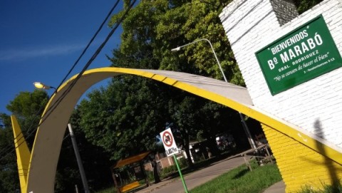 Locura en barrio Marab&oacute;: apu&ntilde;alaron a dos j&oacute;venes amigos en plena calle y uno de ellos est&aacute; grave