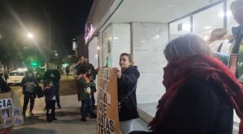 Vuelven a convocar a una marcha frente a la Clínica Centro: cuándo será y quiénes la organizan