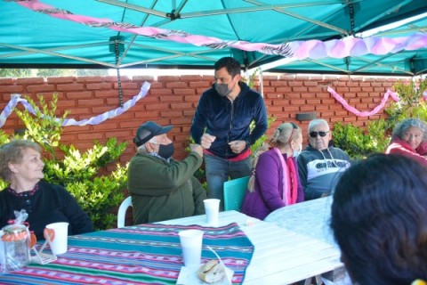Mauro García visitó la Casa de los Adultos Mayores