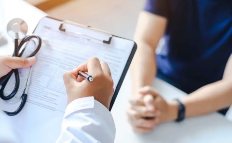 La Provincia pagará un bono a trabajadores de la salud: a quiénes les corresponde y de cuánto es