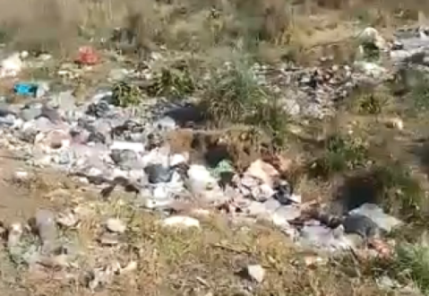 Quejas por microbasurales a la vera de la Ruta 24 y actividad de limpieza