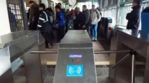 Reclamo gremial en el Tren Sarmiento: levantan molinetes pero amenazan con un paro