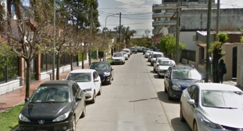 Estacionó su auto en una calle céntrica y se lo abrieron para robarle
