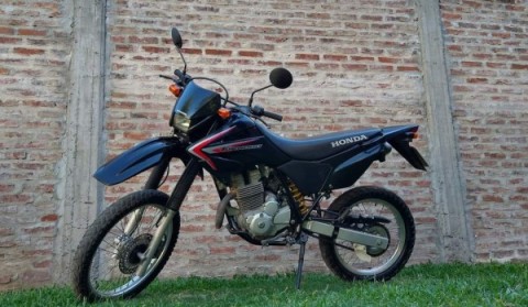 Les robaron violentos motochorros que les dispararon cuando se iban