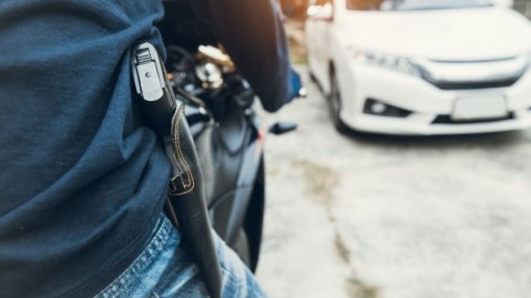 Una pareja fue asaltada por un motochorro en barrio Los Paraísos