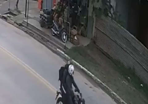 Motochorros armados robaron un comercio sobre la calle Leloir