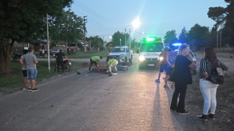 Motociclista chocó, quedó golpeado y lo investigaron por lo que llevaba en su riñonera