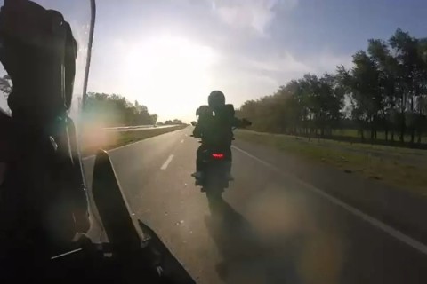 Motociclista relató cómo lo apuntaron con un arma para robarle en pleno Acceso Oeste entre General Rodríguez y Luján