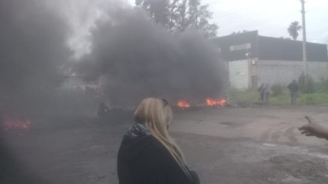 Tarde agitada en El Ombú: tras el corte de ruta, vecina denuncia haber sufrido un violenta golpiza