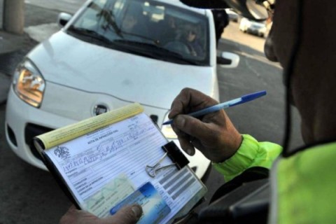 Actualizaron el valor de las multas de tránsito en la Provincia: una a una, cuánto se debe pagar por cada infracción