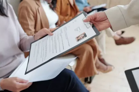 Publicaron tres ofertas laborales para una empresa de la zona