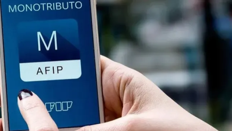 Cómo son los créditos a tasa fija que Sergio Massa anunció para monotributistas