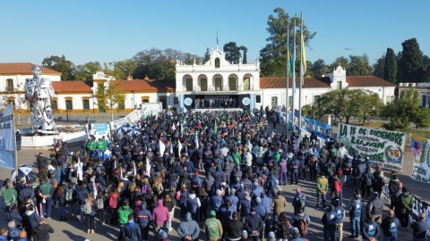 La CGT Regional celebró el Día del Trabajador frente a la basílica de Luján reclamando unidad del movimiento obrero