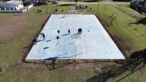 Se inauguró en Los Aromos un nuevo playón deportivo