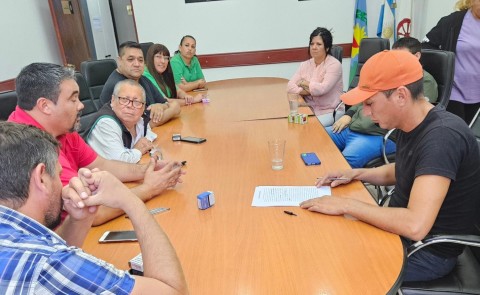 Hay acuerdo paritario: qué aumento recibirán los empleados municipales y en cuándo quedó el salario mínimo