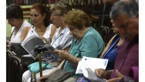 Quiénes son los pensionados bonaerenses que deberán realizar un trámite para seguir cobrando sus haberes