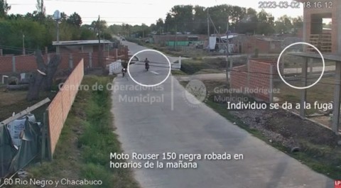 Los perseguían, quiso esconderse pero terminó arrestado: el video difundido por el Municipio