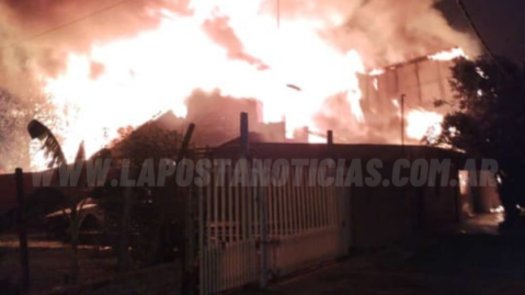 Perdieron su casa por el incendio de la paletera en Agua de Oro: "Salimos entre las llamas"