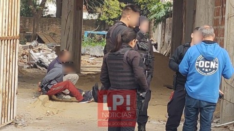 Policías se llevaron aprehendido a un hombre de una obra en construcción en el centro: qué pasó