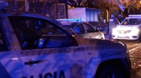 Un policía federal baleó a un motochorro menor de edad que quiso asaltarlo en la Colectora Sur