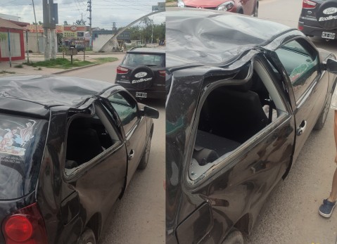 Una mujer embarazada fue hospitalizada luego de que un poste de luz cayera sobre un auto