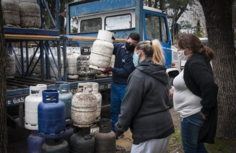 Jornada de venta de garrafas de gas a precio popular en Altos del Oeste