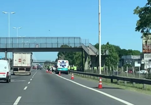 Defensa Civil rescató a una menor en una dramática situación en la autopista