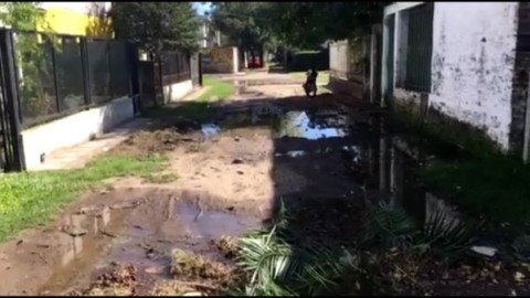 Video: reclamo vecinal sobre rotura de cloaca en barrio Raffo
