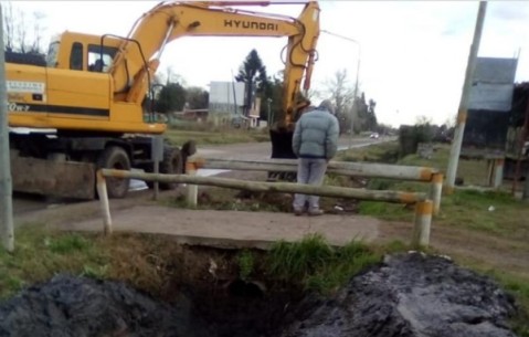 Tras reclamo vecinal se logr&oacute; reparar un cruce que se inundaba en Vengochea