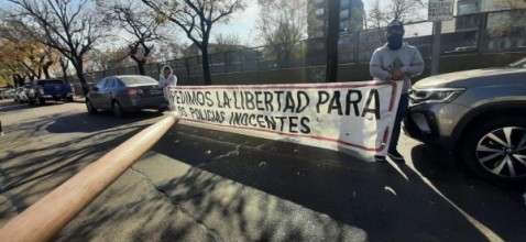 Volvieron a marchar para pedir la liberación de los policías detenidos por una causa de narcotráfico