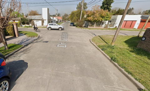 Le robaron a tres cuadras de su casa: joven denunció que motochorro la asaltó en la zona céntrica