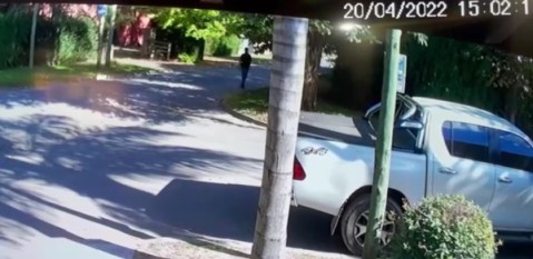 Estaba dentro de su auto y lo asalt&oacute; un delincuente que lo sorprendi&oacute; por la ventanilla