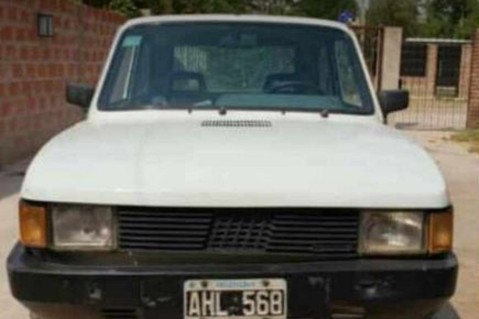 Fue a una consulta médica en el centro y le robaron el auto