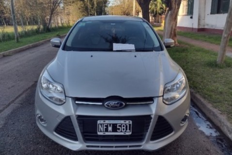 Asaltaron a dos mujeres a mano armada para robarles el auto