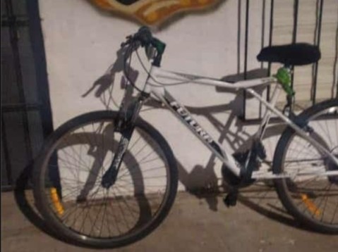 Le robaron la bicicleta de una estación de servicio