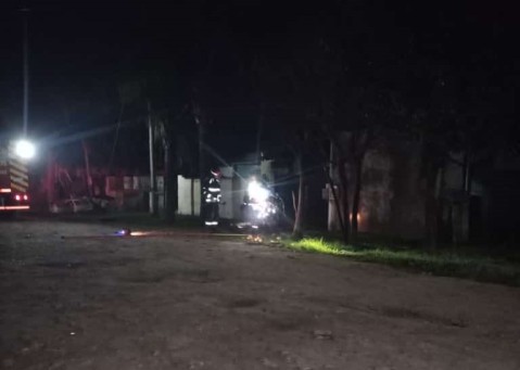 Vecinos frustraron un intento de robo de cables y casi una tragedia en el barrio Almirante Brown