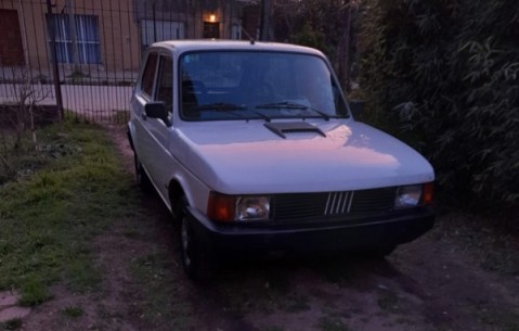 Dejó estacionado su auto por una hora en el centro y se lo robaron