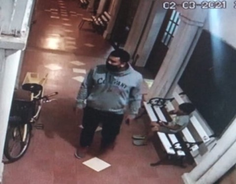 Video: robó dentro de una iglesia