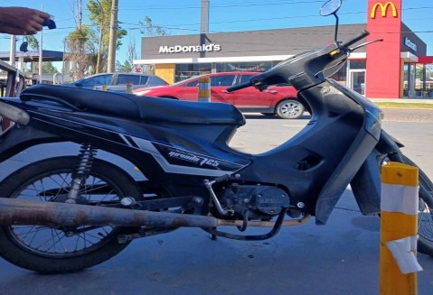 Iba a trabajar pero ladrones armados le robaron la moto en la Ruta 7