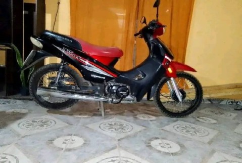 La amenazaron para robarle la moto en la Colectora Norte: el angustiante momento que vivió una joven